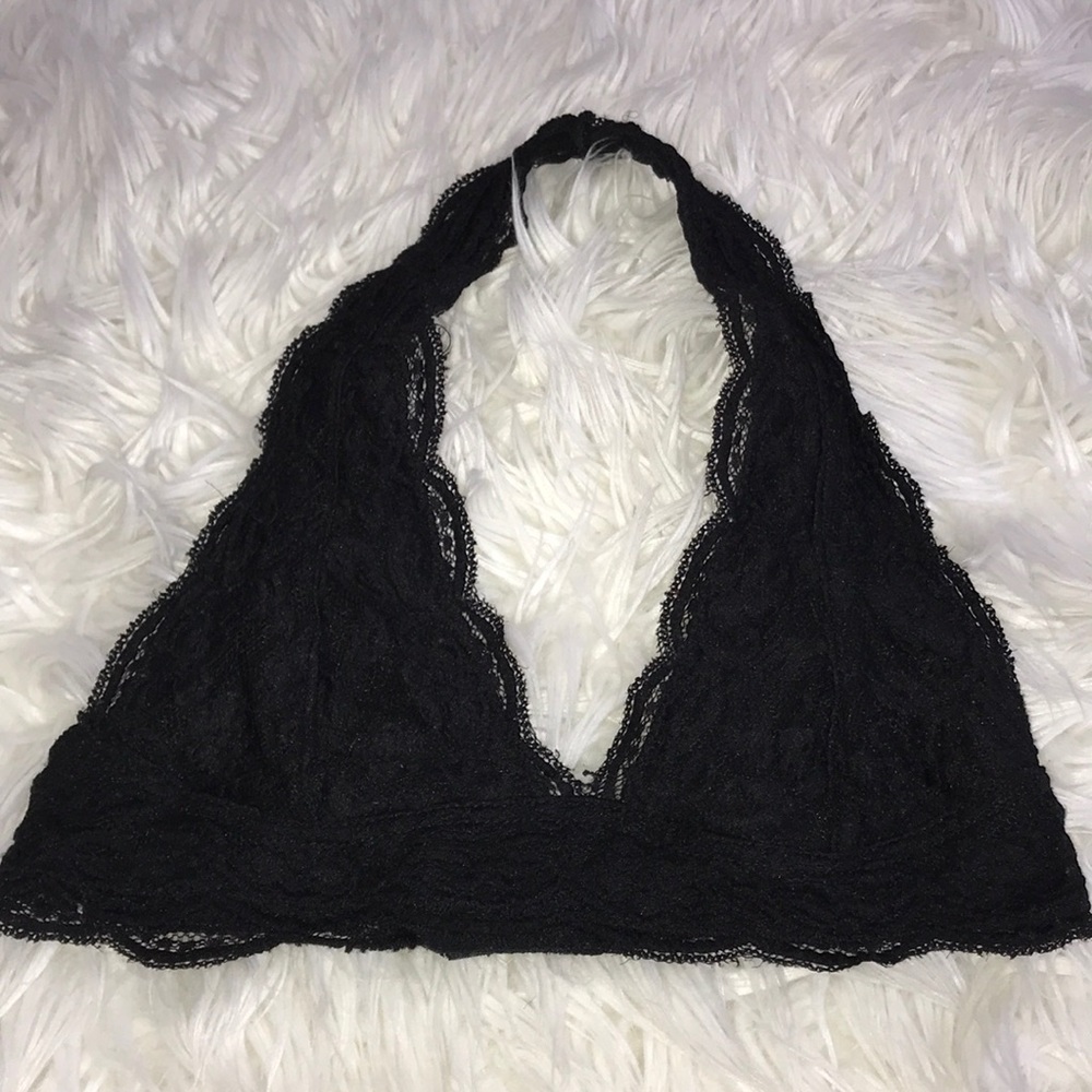 🤩 Tilly’s black halter bralette